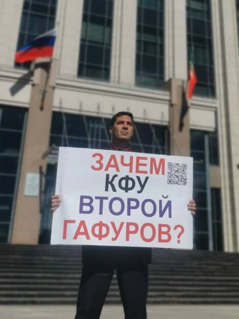 С такими плакатом Евгений Ефремов стоит 2 сентября С такими плакатом Евгений Ефремов стоит 2 сентября