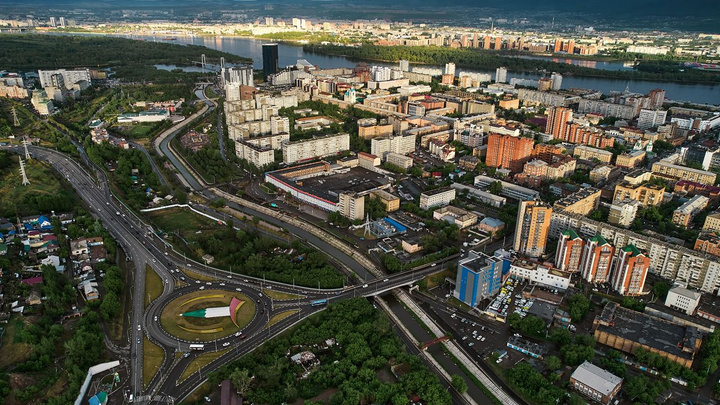 «На одной аварии можно заработать полмиллиона»: как в Красноярске делают бизнес на кольцевых развязках