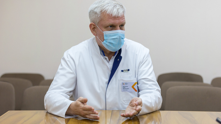 «Пациенты просили перестать их спасать»: интервью с главврачом краевой больницы о COVID-19 и вакцинации