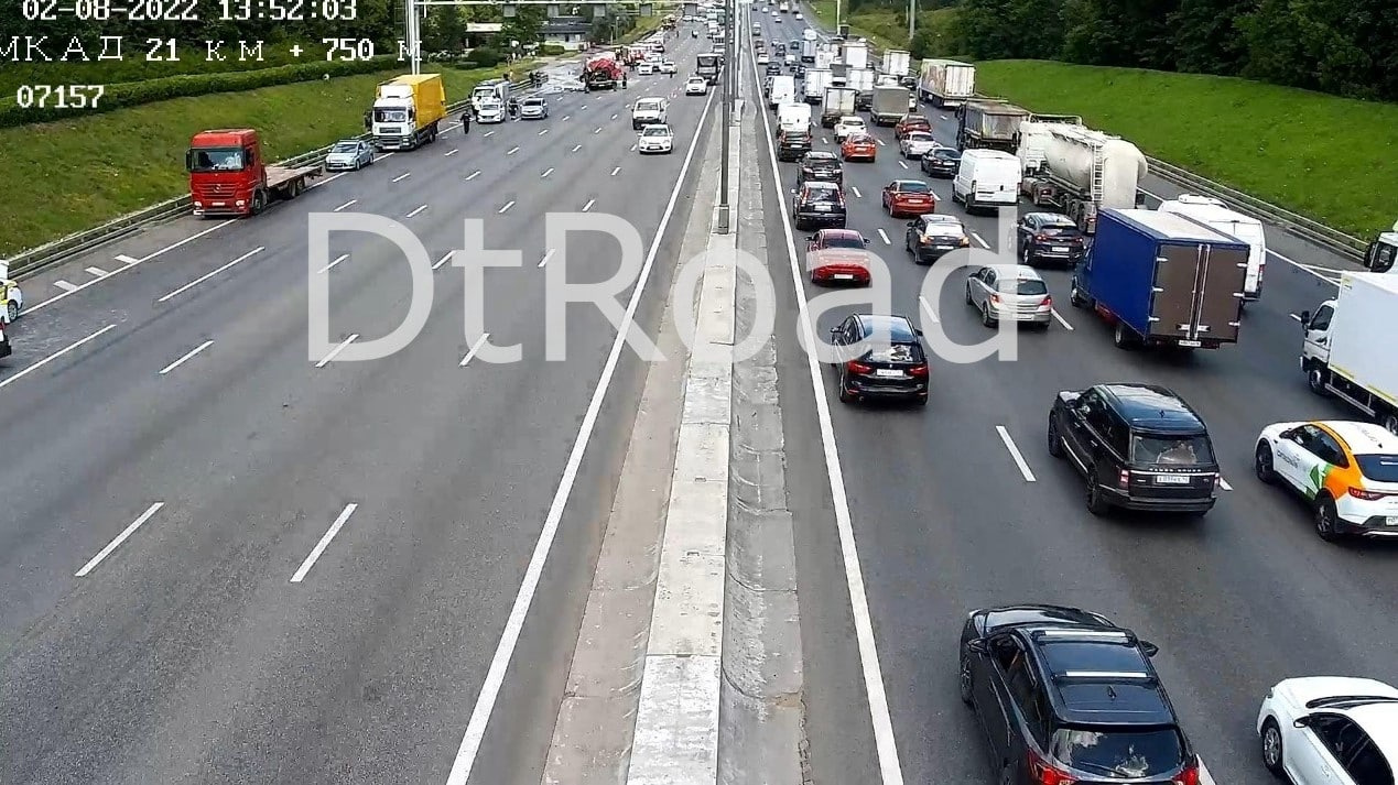 Видео ДТП с бензовозом на МКАД в Москве - 2 августа 2022 - ФОНТАНКА.ру