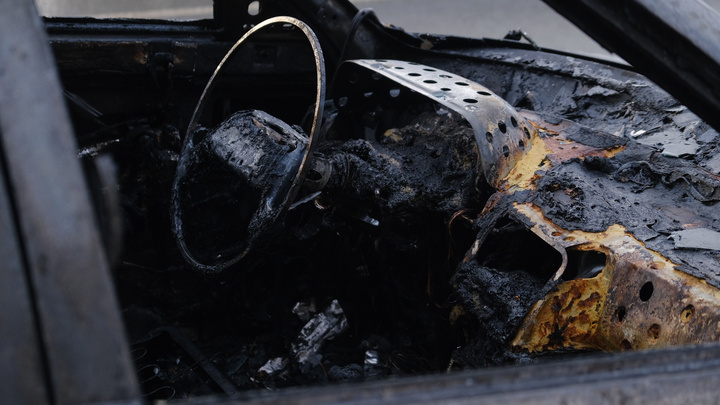Две машины сгорели за сутки в Кузбассе — «Лексус» намеренно сожгли