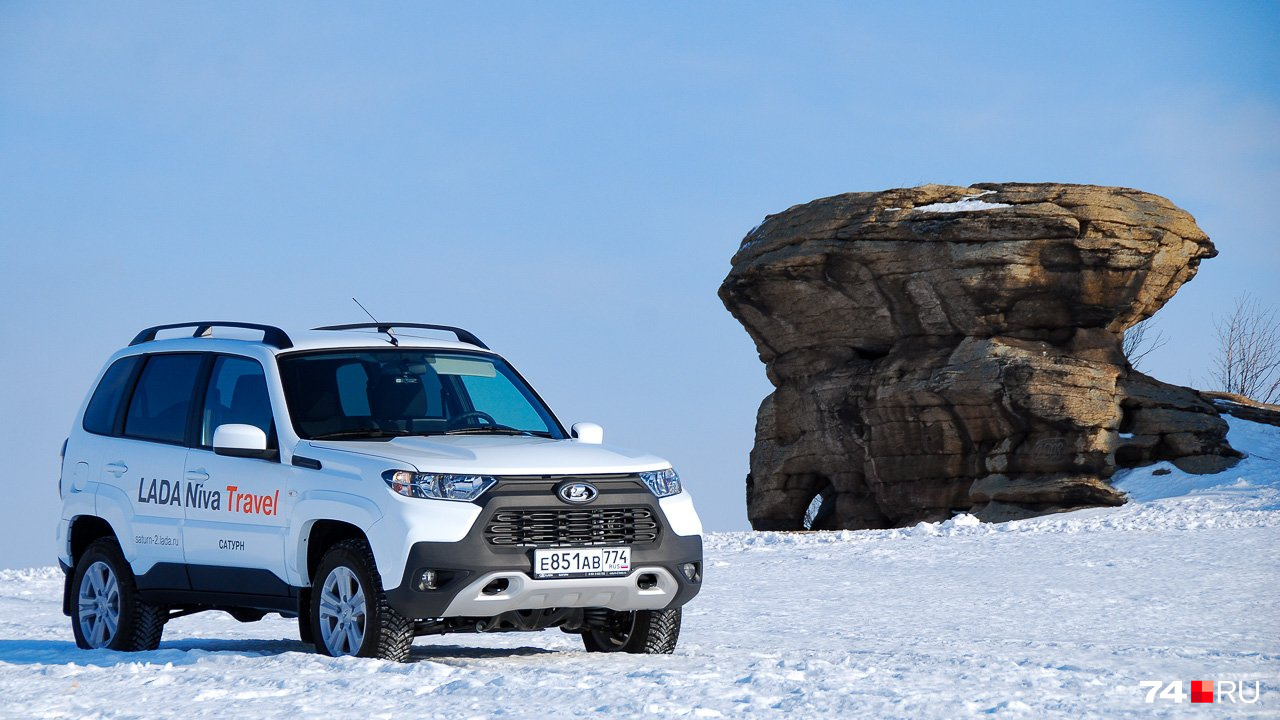 Lada Niva Travel — это почти идентичная модель, которой провели рестайлинг, а в 2022 году еще и упростили