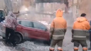 Машина утонула в кипятке из-за аварии на теплосетях в Челябинске