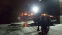 Четырехэтажка вспыхнула в Новосибирске — видео