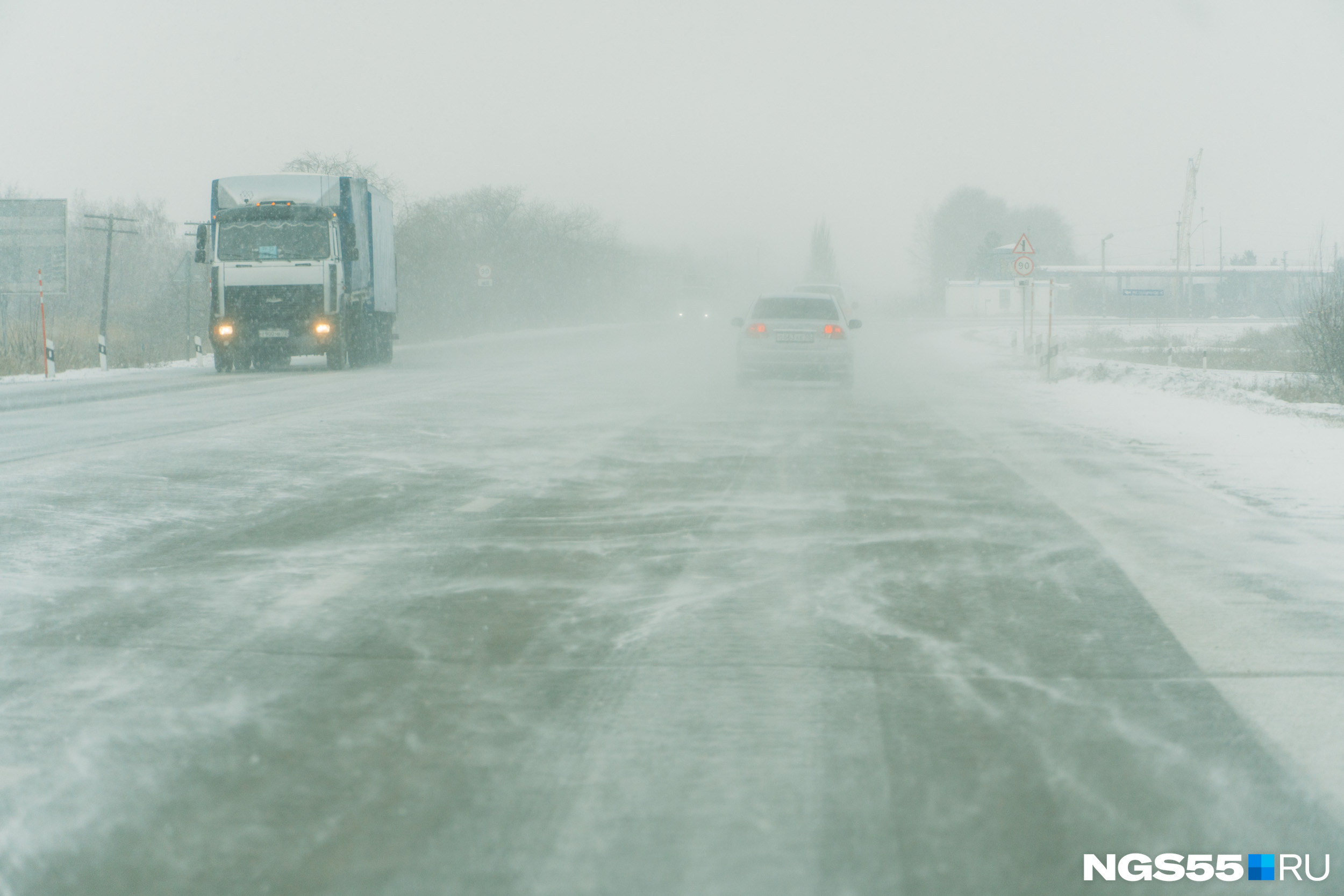Восемь трасс в Забайкалье перекрыли из-за снегопада
