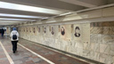 В переходе метро убрали новые киоски, которые загораживали портреты героев, — фото
