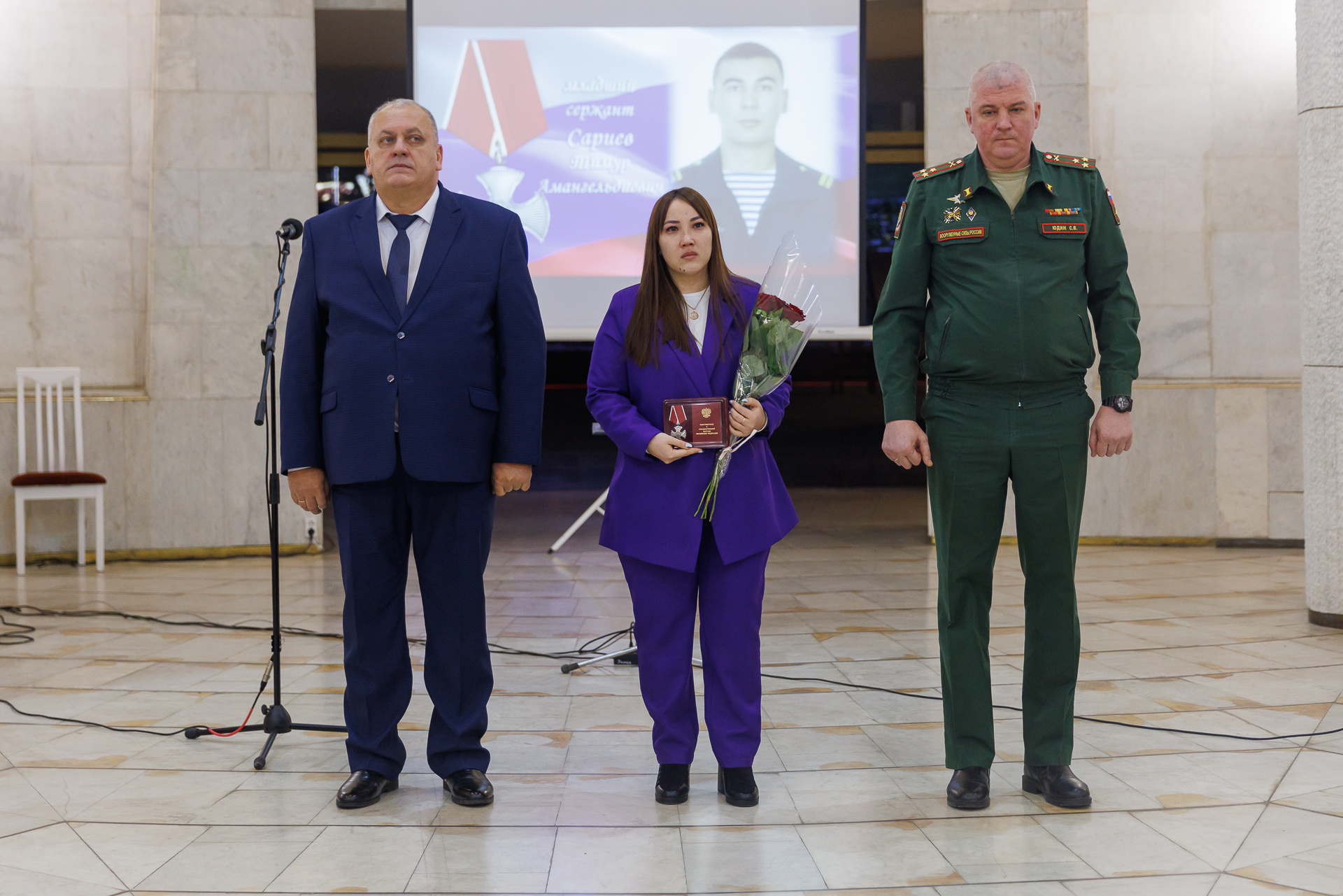 Супруга уговаривала Тимура не подписывать второй контракт, но он ее не послушал Супруга уговаривала Тимура не подписывать второй контракт, но он ее не послушал