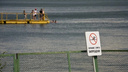 На пляжах Новосибирского водохранилища попросили не купаться из-за качества воды