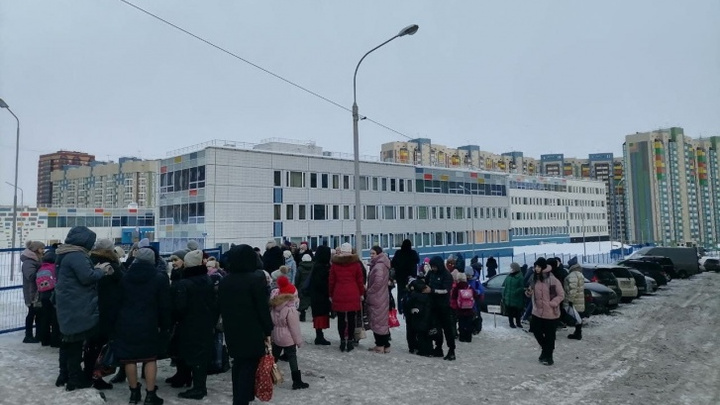 Суд отправил под арест двух «заминировавших» здания в Красноярске подростков
