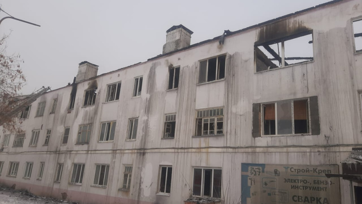 Жильцов сгоревшего дома в Сухом Логу переселят в другие квартиры