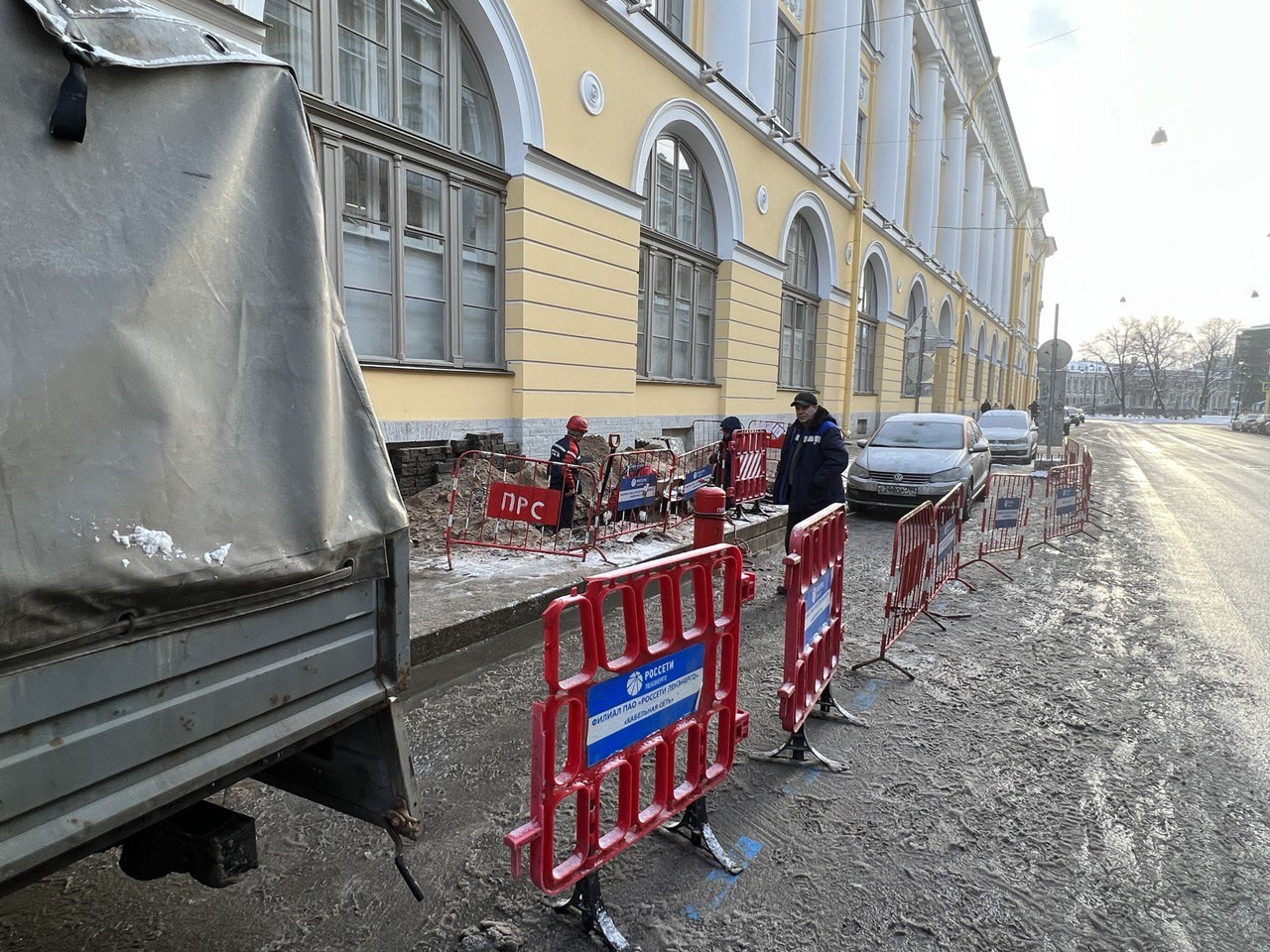 Газпром и Смольный займутся провалами тротуарной плитки в центре Петербурга  - 6 февраля 2023 - ФОНТАНКА.ру