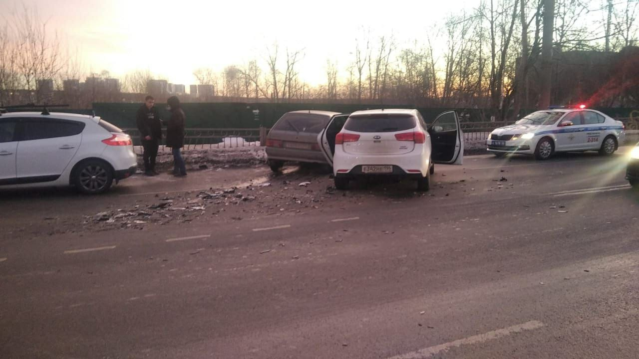 В Екатеринбурге водитель не уступил дорогу и разбился в аварии