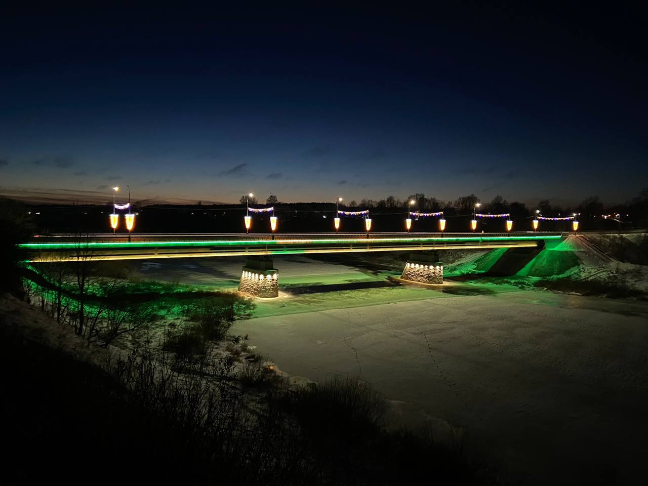 «Световой мост» перекинули через реку Лугу в Кингисеппе