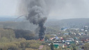 Частный дом вспыхнул в Новосибирске — видео с места происшествия