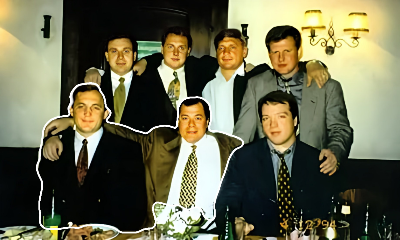 Снимок 1994 года: слева направо в нижнем ряду — Виктор Аверин, Сергей Михайлов и Андрей Скоч, миллиардер и депутат Госдумы от «Единой России»