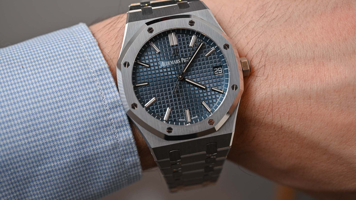Сотрудники ФСБ изъяли швейцарские часы на миллионы долларов