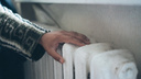 «На кухне включили газ, в комнате — обогреватель»: новосибирцы ждут подачи тепла после ремонта теплосети
