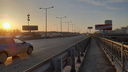 Пробок не случилось: в Екатеринбурге перенесли закрытие половины моста, ведущего в центр