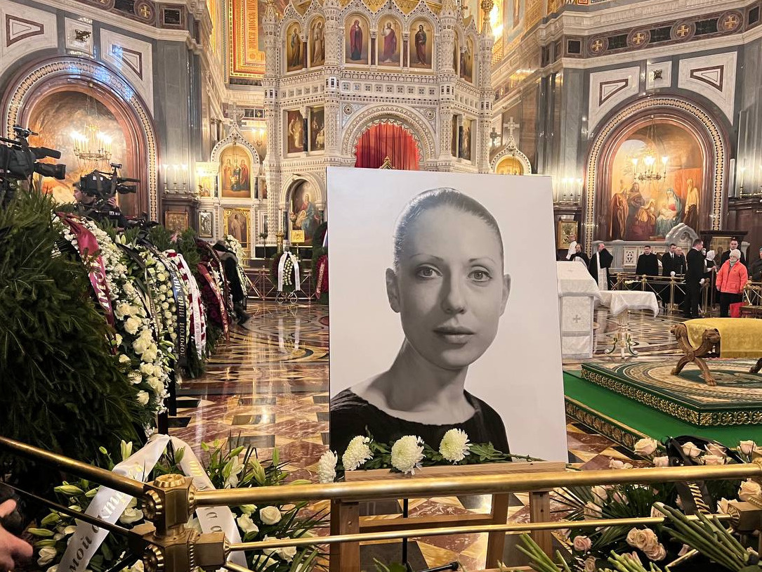 Абсолютный маяк добра. В Москве похоронили актрису Инну Чурикову — видео
