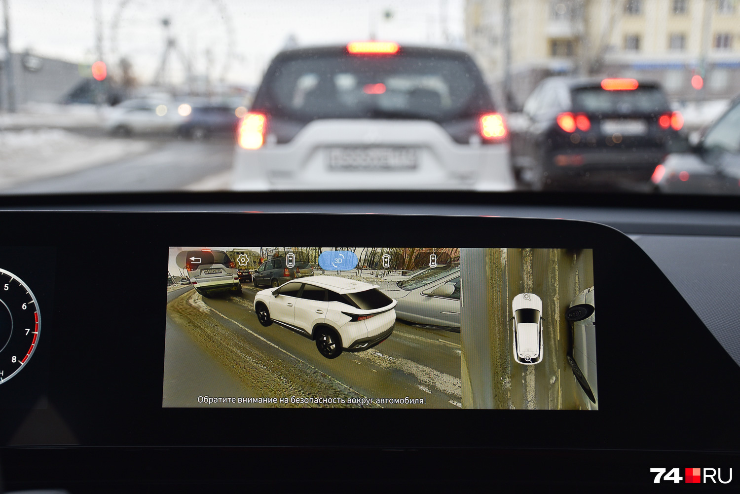 Функция 3D-обзора позволяет рассмотреть машину почти с любого ракурса. Если открыть дверь, виртуальная машина тоже откроет дверь. 10 лет назад такой системой удивлял BMW <nobr class="_">7-й</nobr> серии