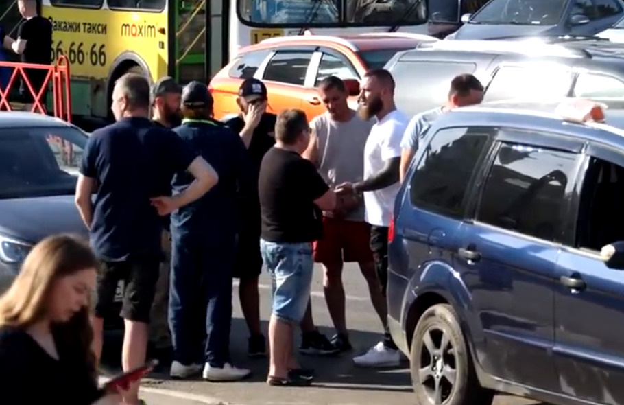 Сами пранкеры назвали свой ролик «Качки против таксистов» Сами пранкеры назвали свой ролик «Качки против таксистов»
