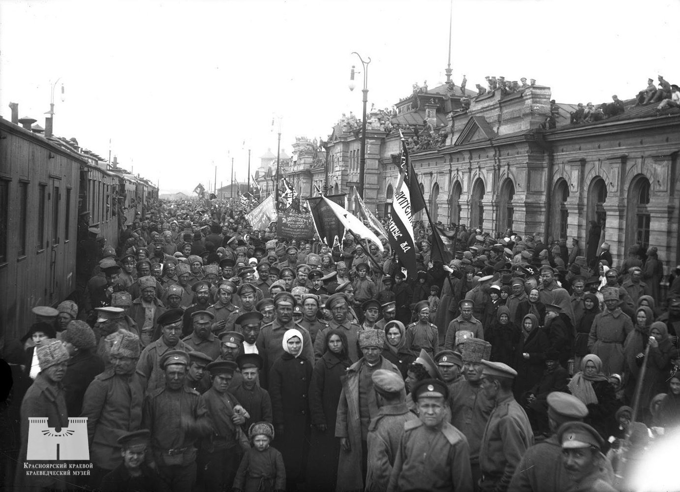 Проводы первой маршевой роты революционных войск с железнодорожного вокзала Красноярска. 22 апреля 1917 года Проводы первой маршевой роты революционных войск с железнодорожного вокзала Красноярска. 22 апреля 1917 года