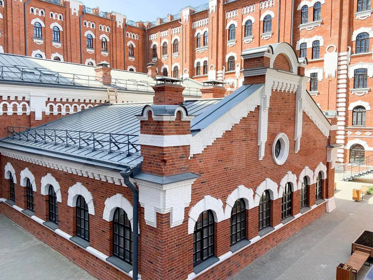 В Екатеринбурге по частям распродают шикарную мельницу-памятник напротив вокзала