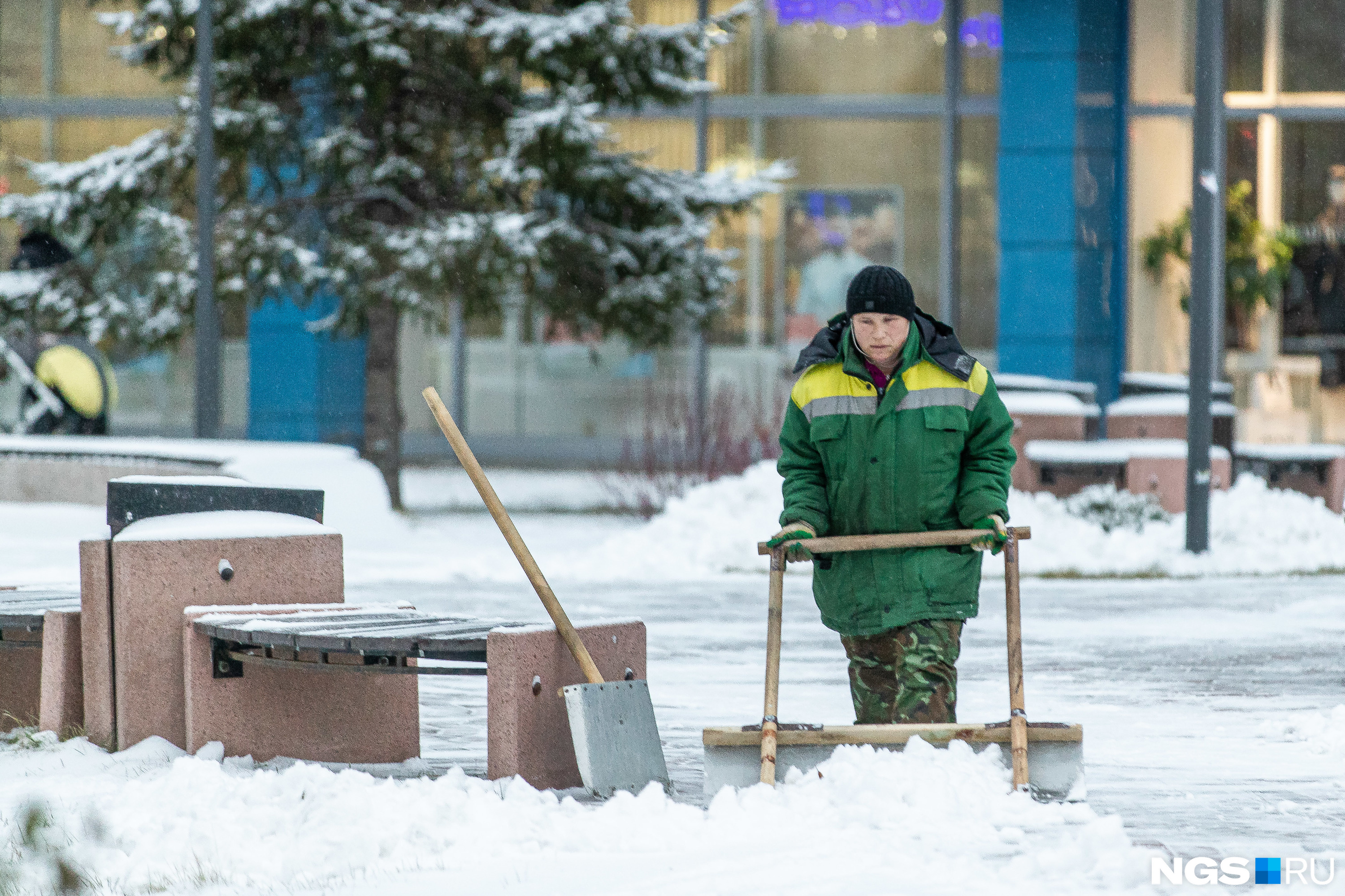 Аварии, пробки и спецтехника: как Кемерово и Новокузнецк пережили первую снежную неделю