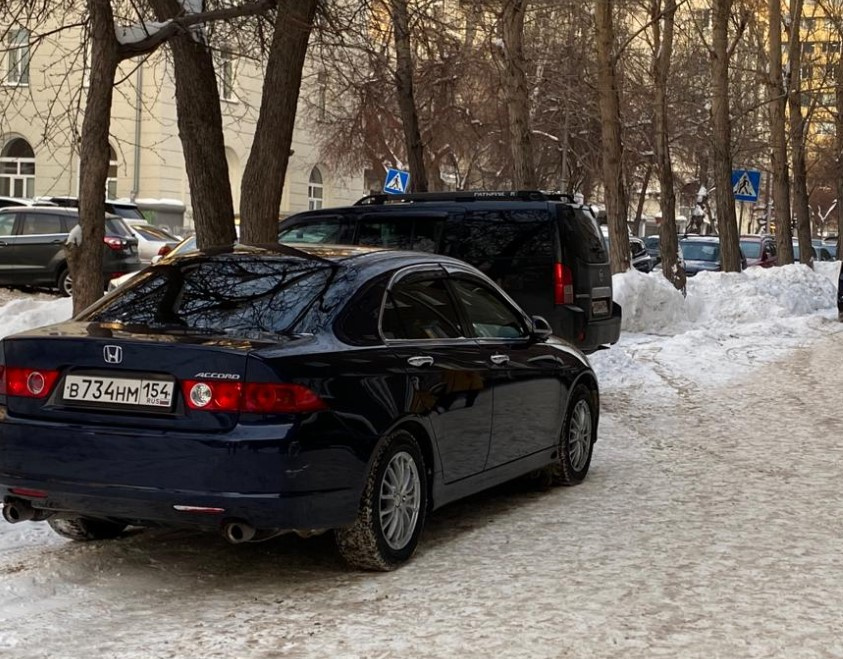 Стоянка на тротуаре Стоянка на тротуаре