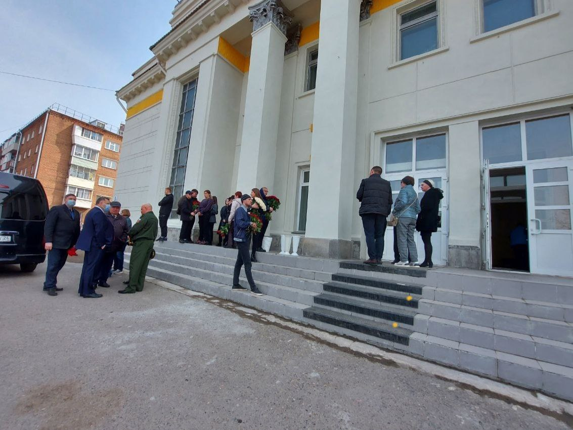 Панихиды по погибшим десантникам часто проходят в ДК на 26 Бакинских комиссаров