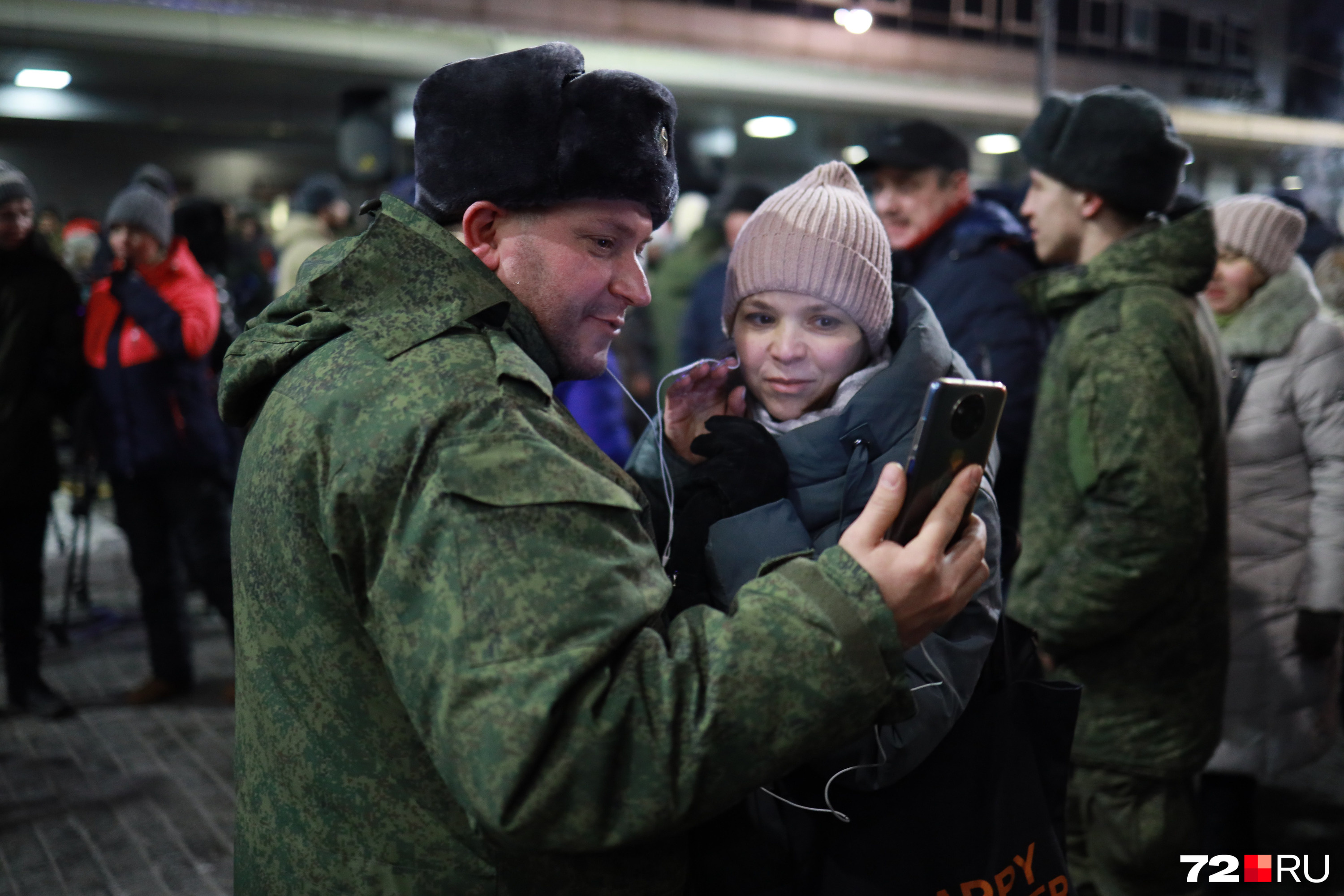 Были и солдаты из соседних областей. К ним приехать смогли не все, поэтому говорили по видеосвязи Были и солдаты из соседних областей. К ним приехать смогли не все, поэтому говорили по видеосвязи