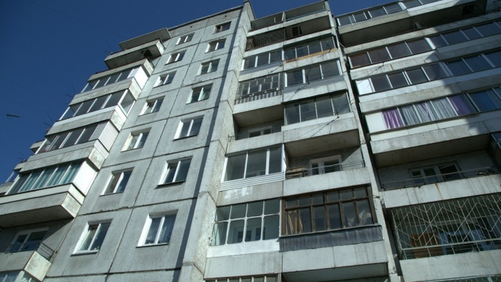 Из окна 17-этажки в Покровском выпал мужчина. Он погиб на месте