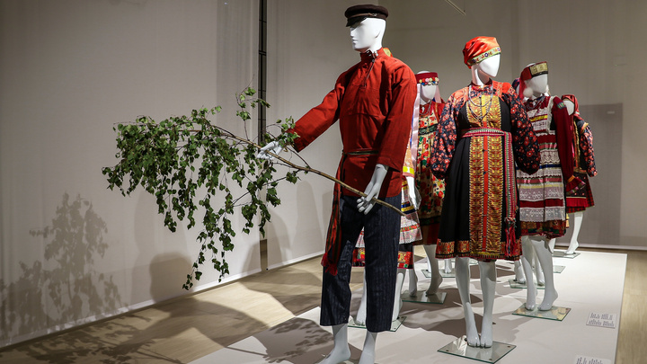 Лапти, молельные костюмы и шушпан: смотрим фото с выставки традиционных нарядов народов Поволжья