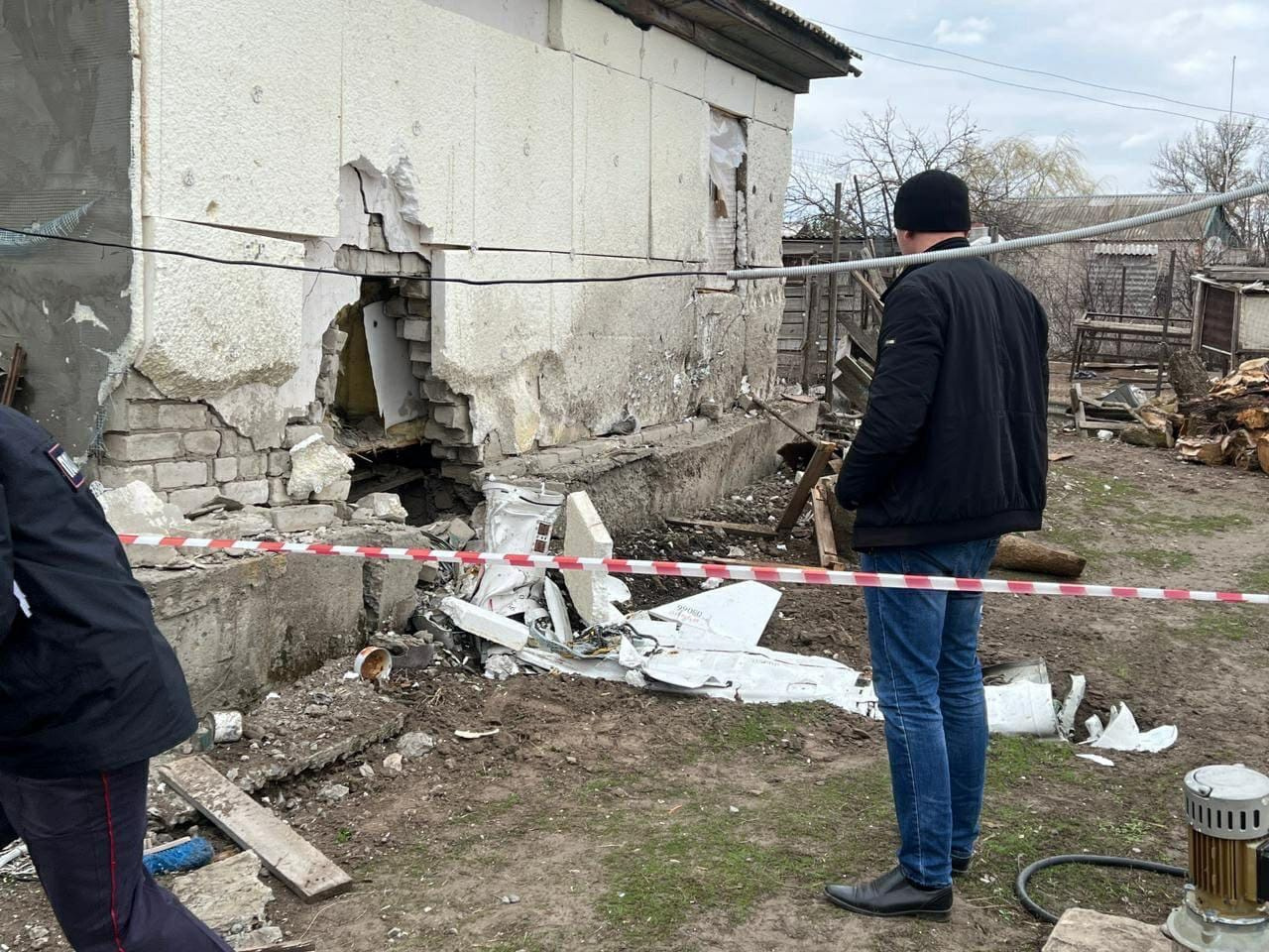 Ракета пробила стену дома в хуторе Фролов