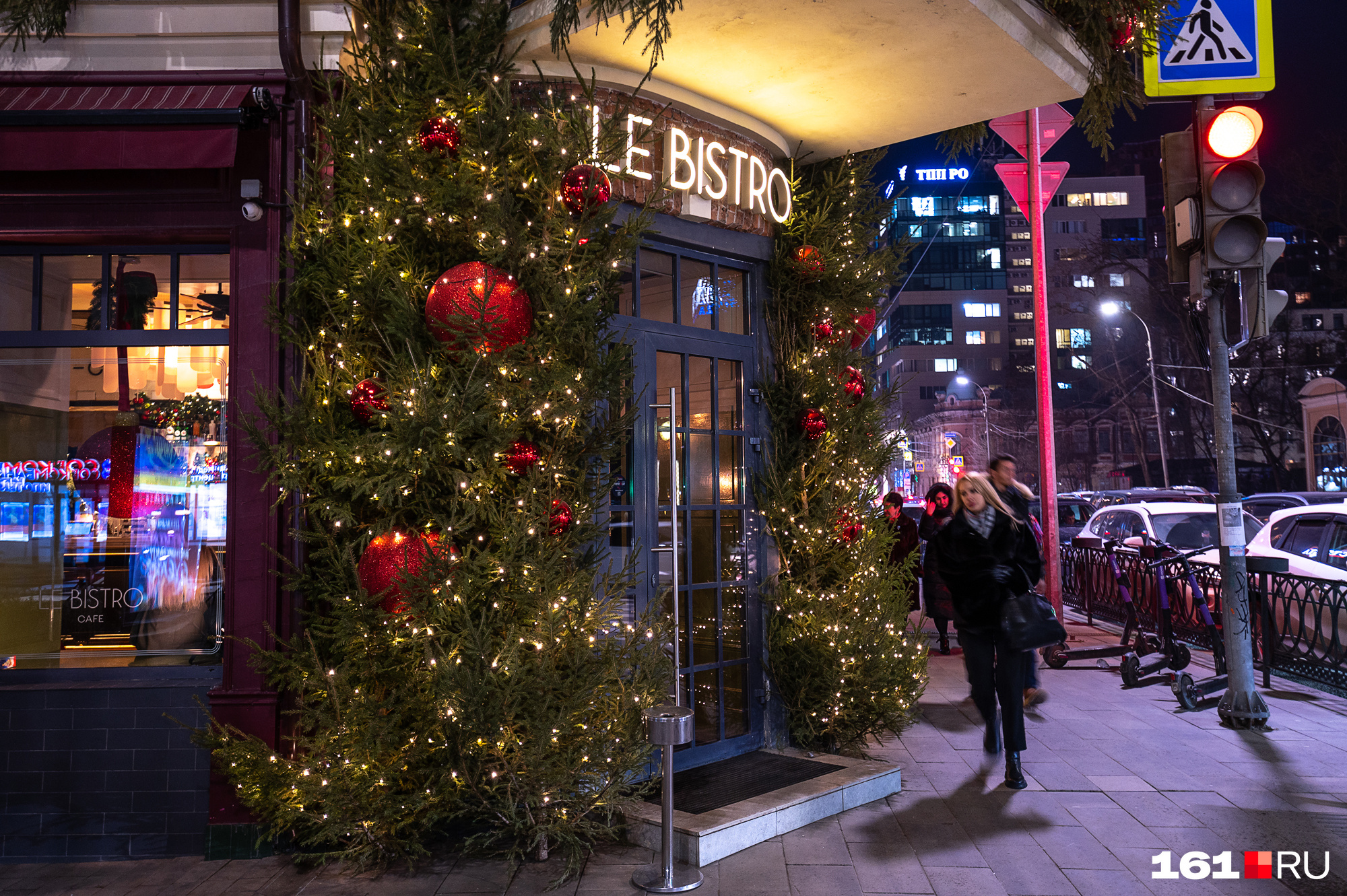 Le Bistro на углу Большой Садовой и Кировского