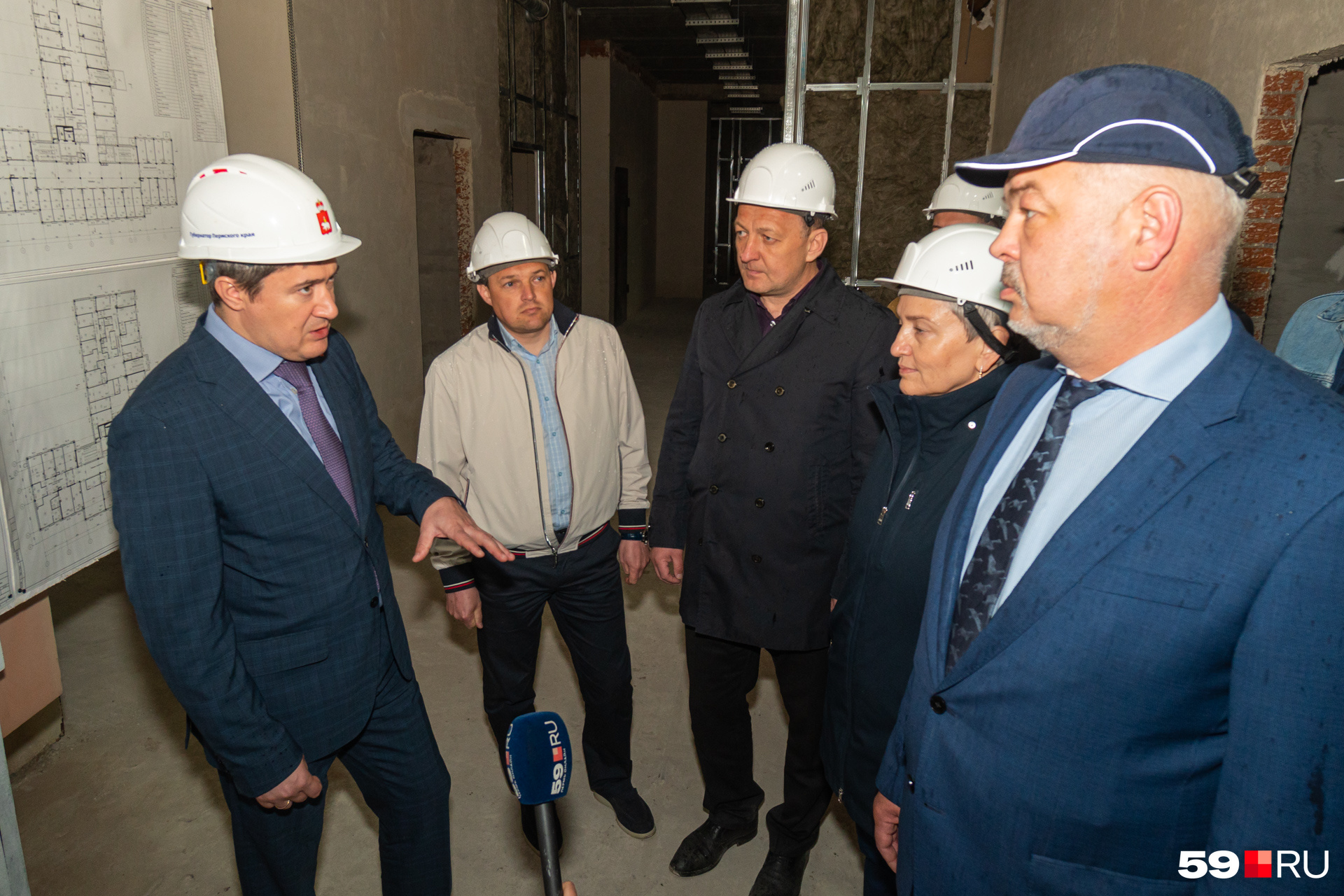 Вместе с губернатором и главой Минстроя на долгожданный объект приехала посмотреть глава Минздрава Анастасия Крутень