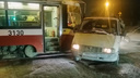 Трамвай врезался в «Газель» в Октябрьском районе — дорогу сковала пробка