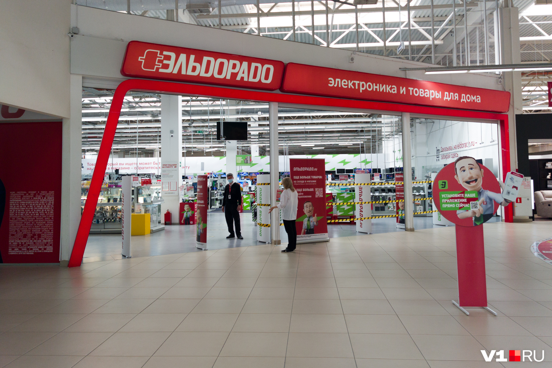 Сотрудники гипермаркета «Эльдорадо» сообщили о том, что склады магазинов этой торговой сети до сих пор пополняются достаточным количеством техники разных торговых марок