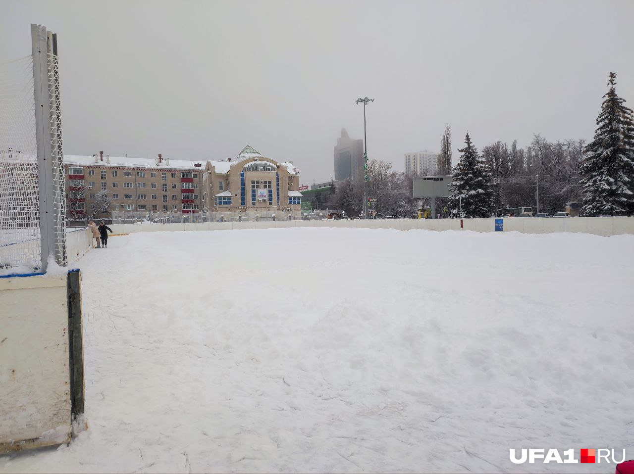 Толщина снега приблизительно 15 сантиметров