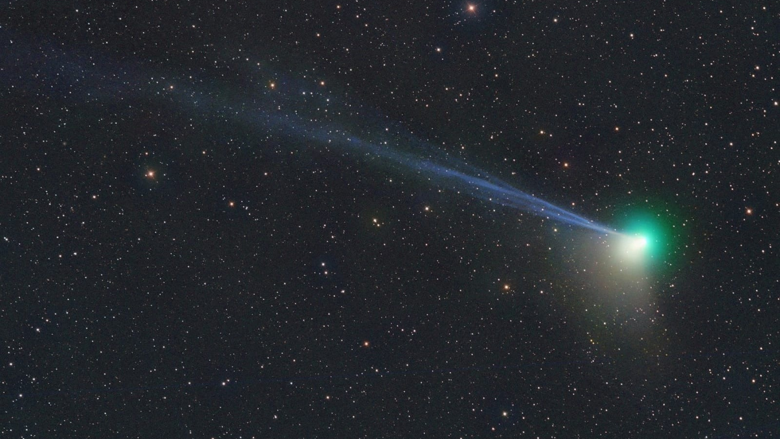Редкая комета пролетит в небе над Ростовской областью. Когда и как ее увидеть?