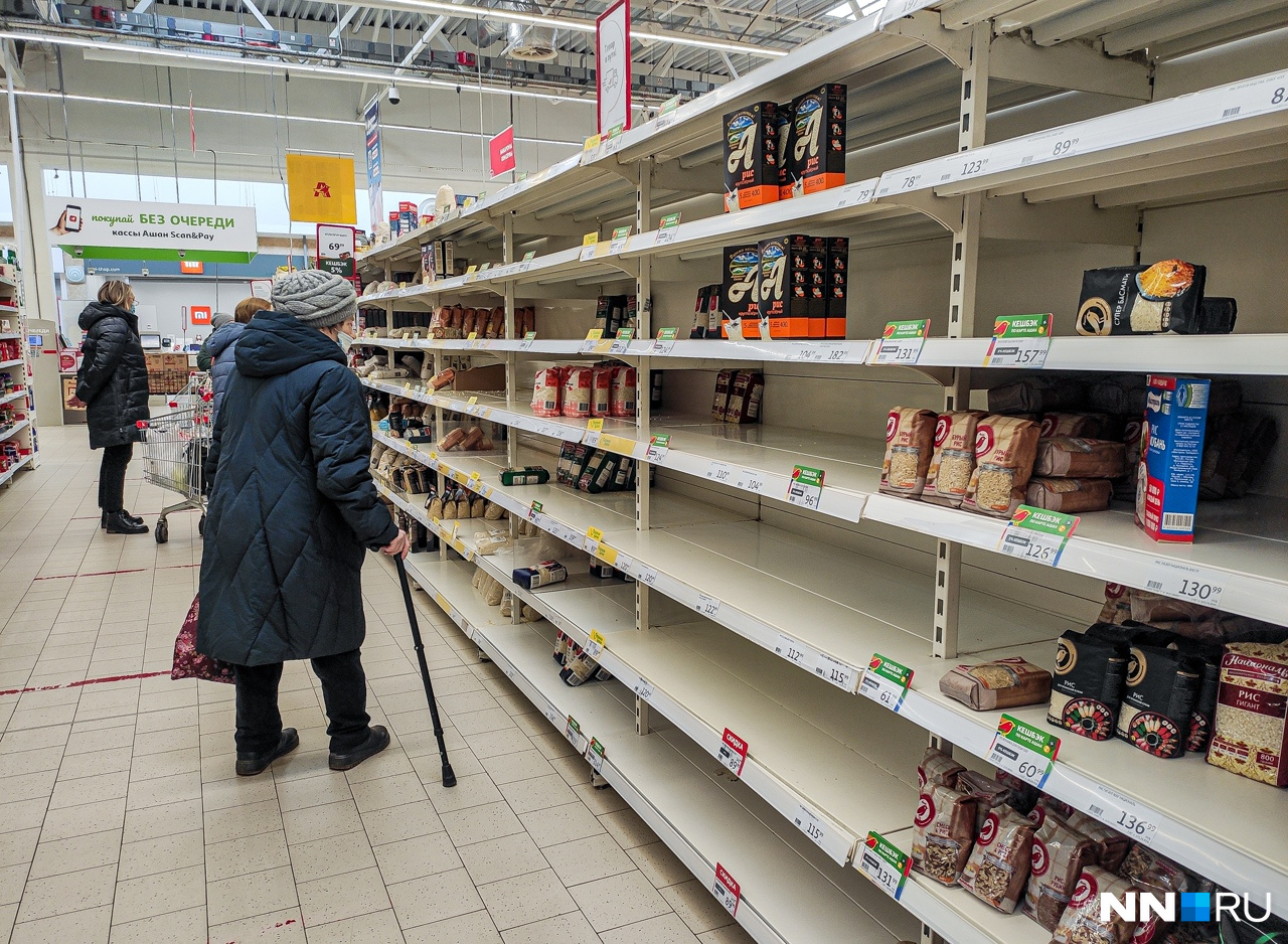 В гостиных рядах много лавок позакрывалось