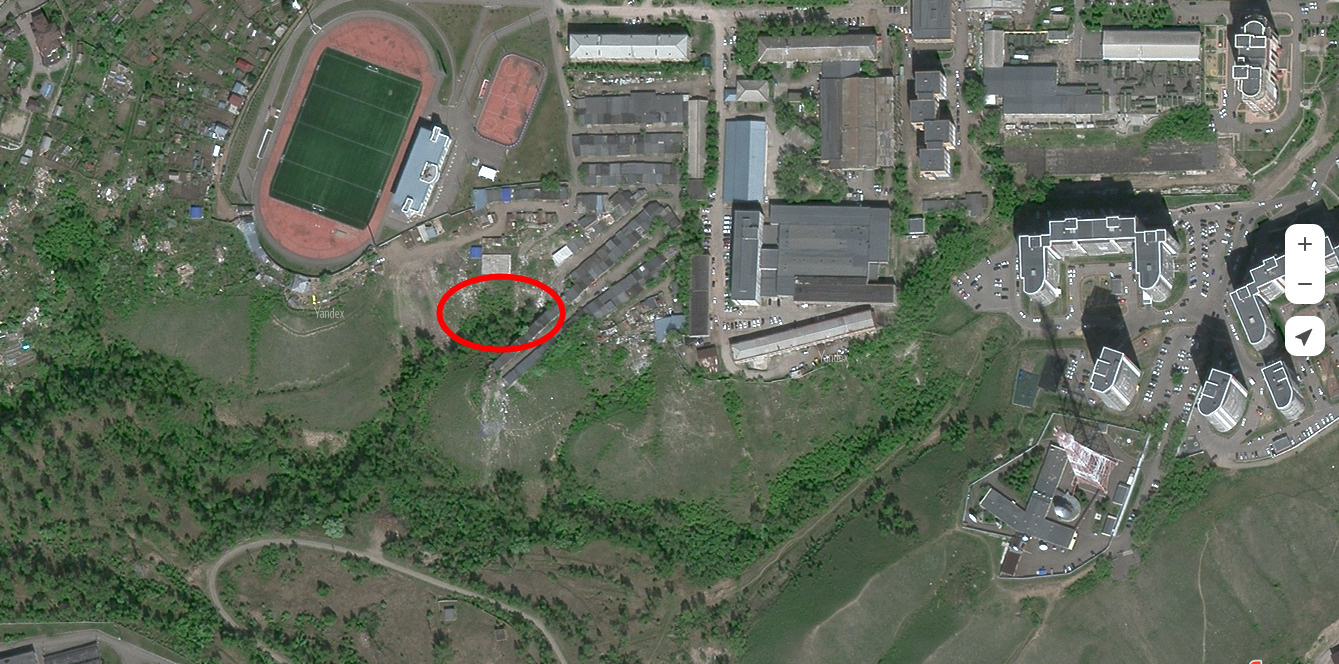 Участок расположен к западу от «Орбиты», ближе к стадиону «Политехник»