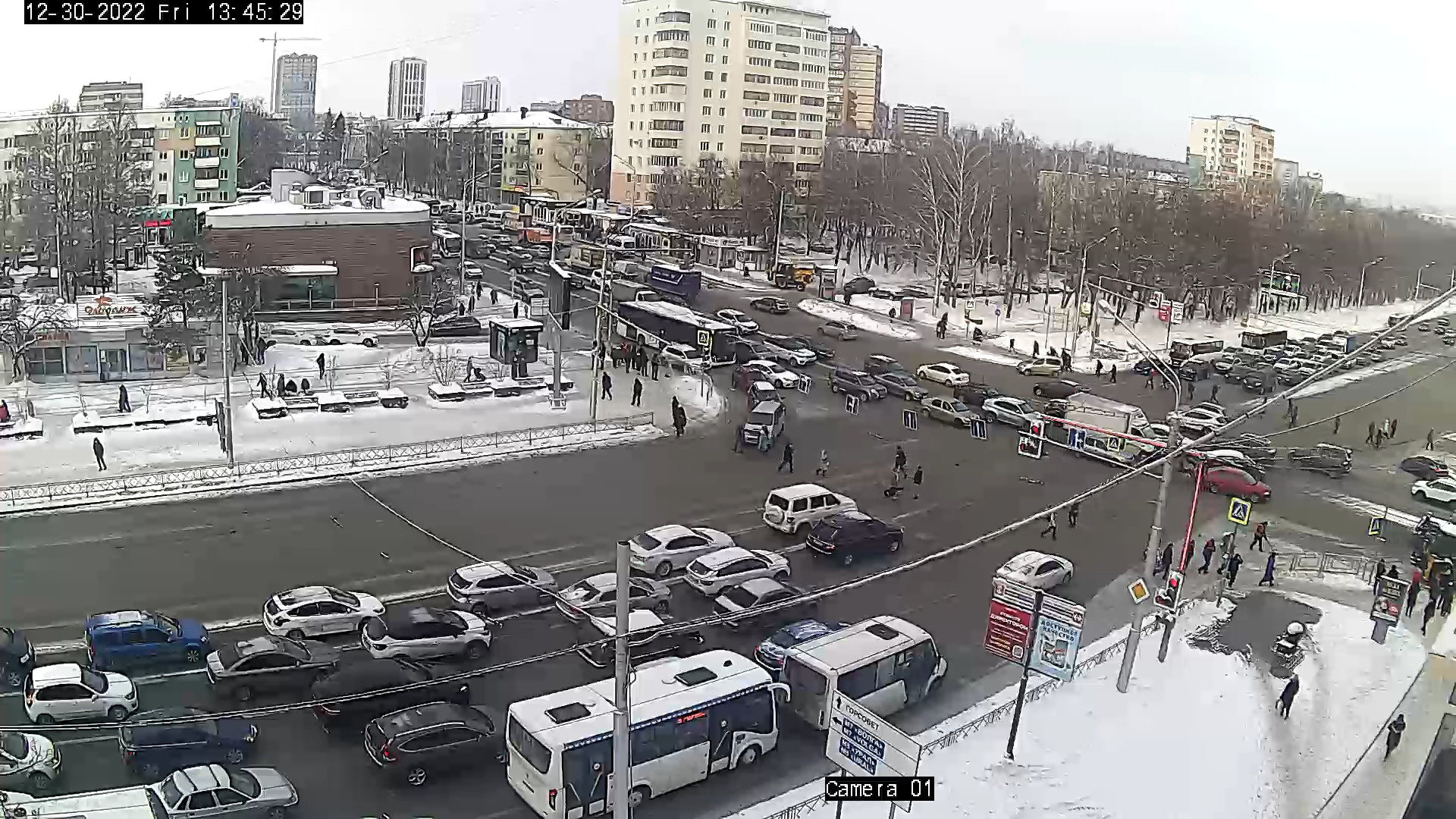 Камера реального времени уфа. Уфа проспект октября.пробки. Затор в городе. Уфа проспект фото.