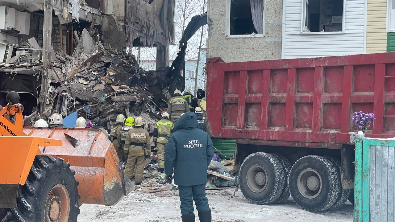 Семерых погибших извлекли из-под завалов разрушенного дома с начала дня