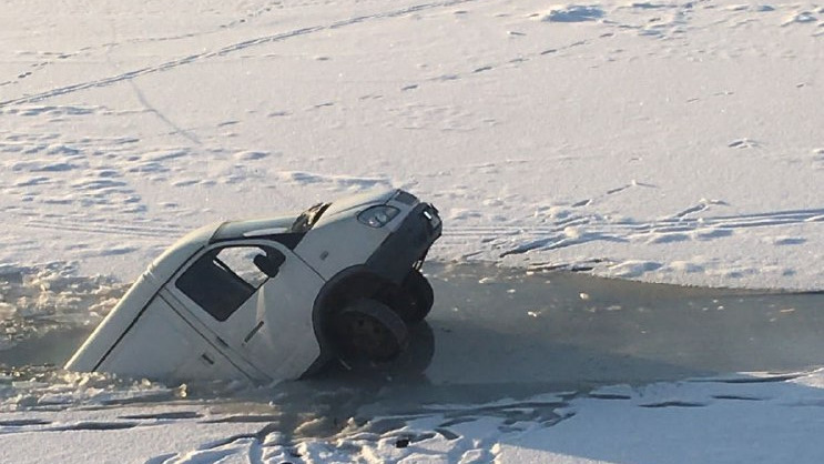 В Башкирии под лед провалилась груженая «Газель». Видео