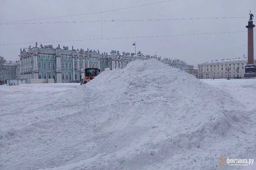 Дворцовая площадь утонула в сугробах Дворцовая площадь утонула в сугробах