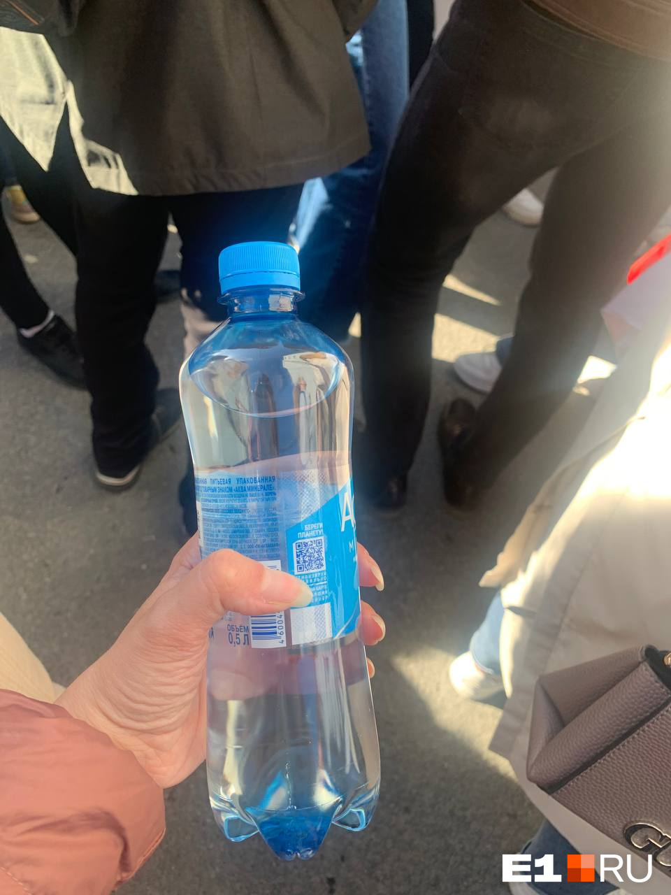 Участники запасались водой Участники запасались водой
