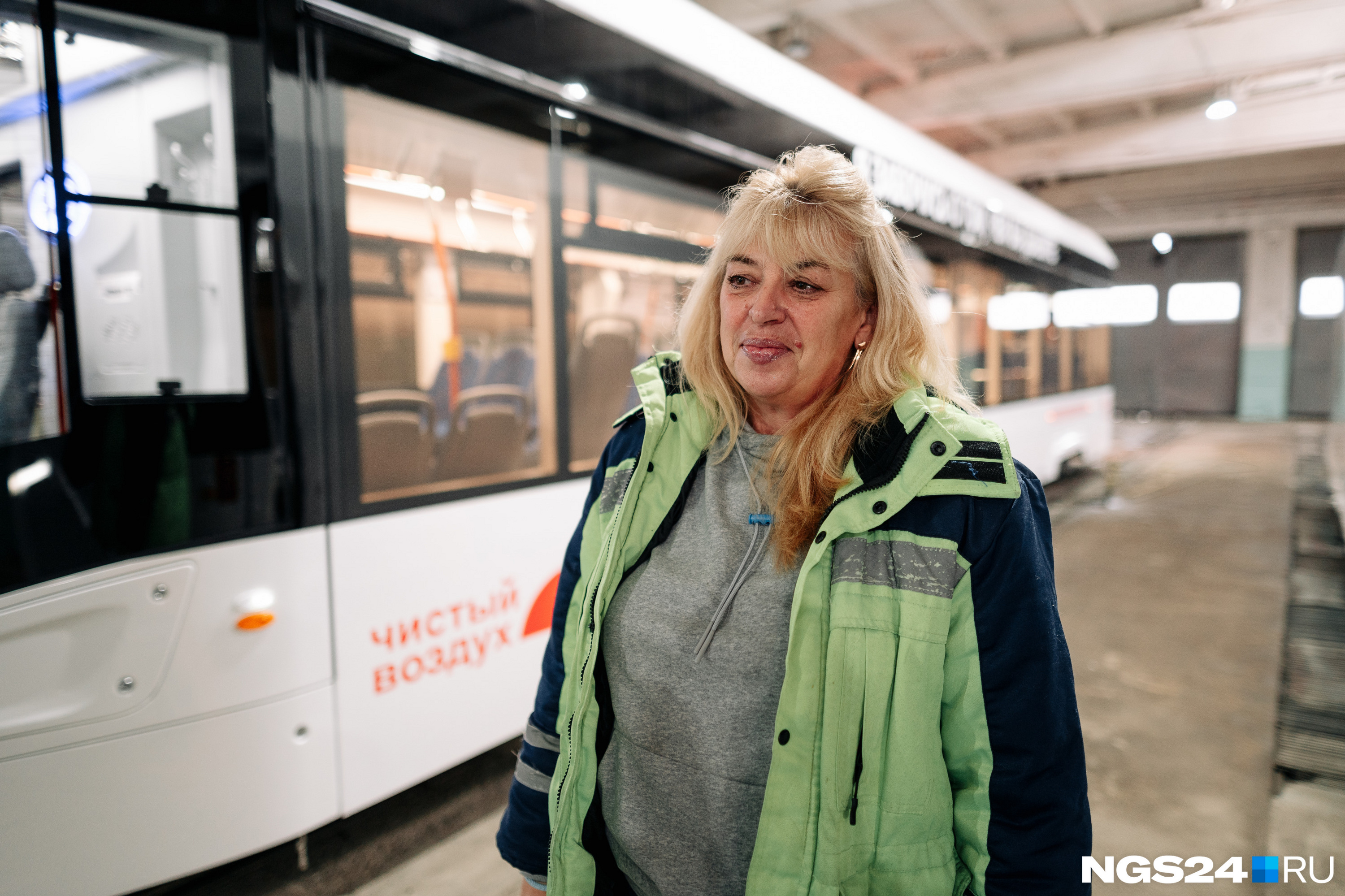 Нина Ивановна в восторге от новых трамваев