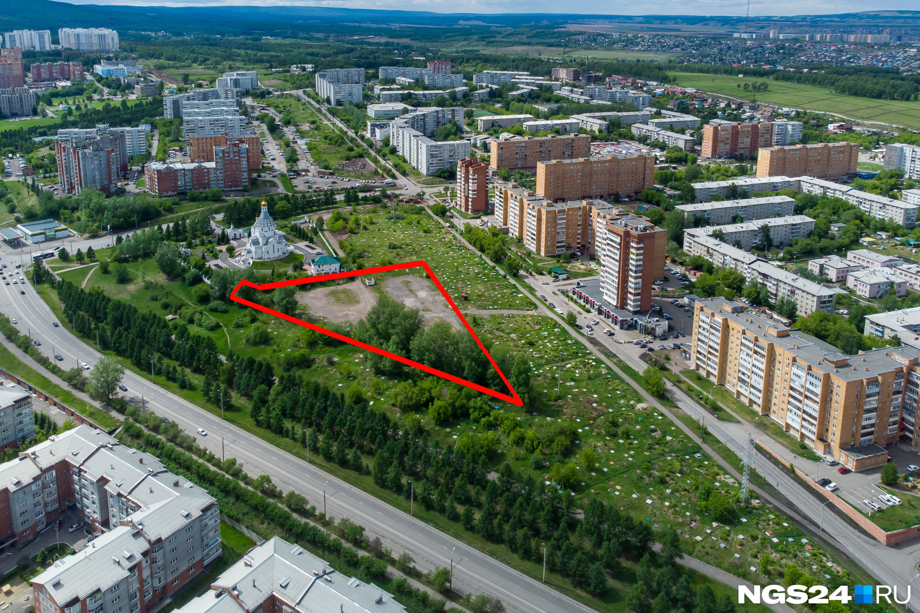 В аренду сдают участок в красном контуре. Вокруг еще много места для скверов В аренду сдают участок в красном контуре. Вокруг еще много места для скверов