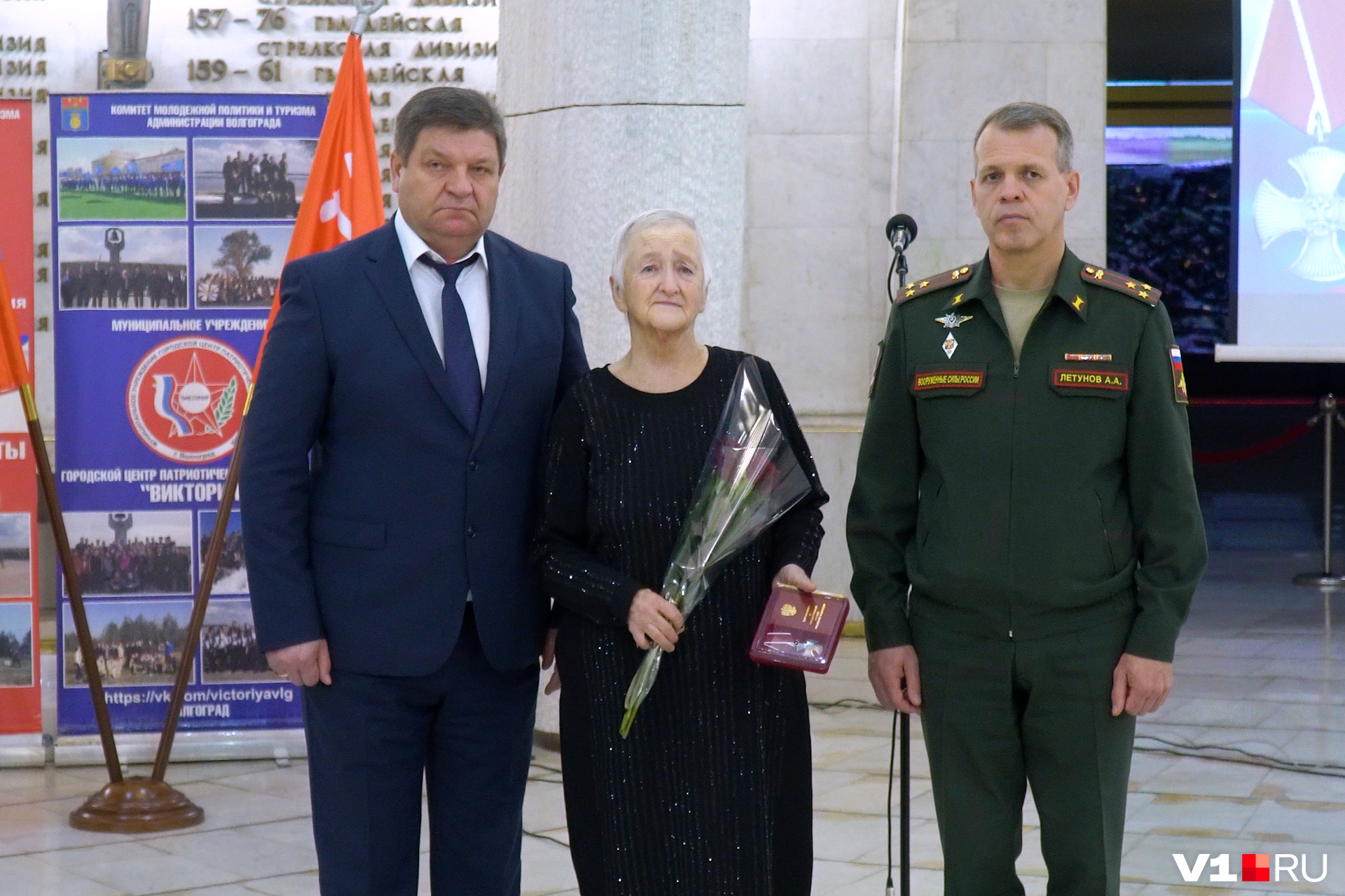 Во время вручения награды Людмила Сенцова не смогла сдержать слез